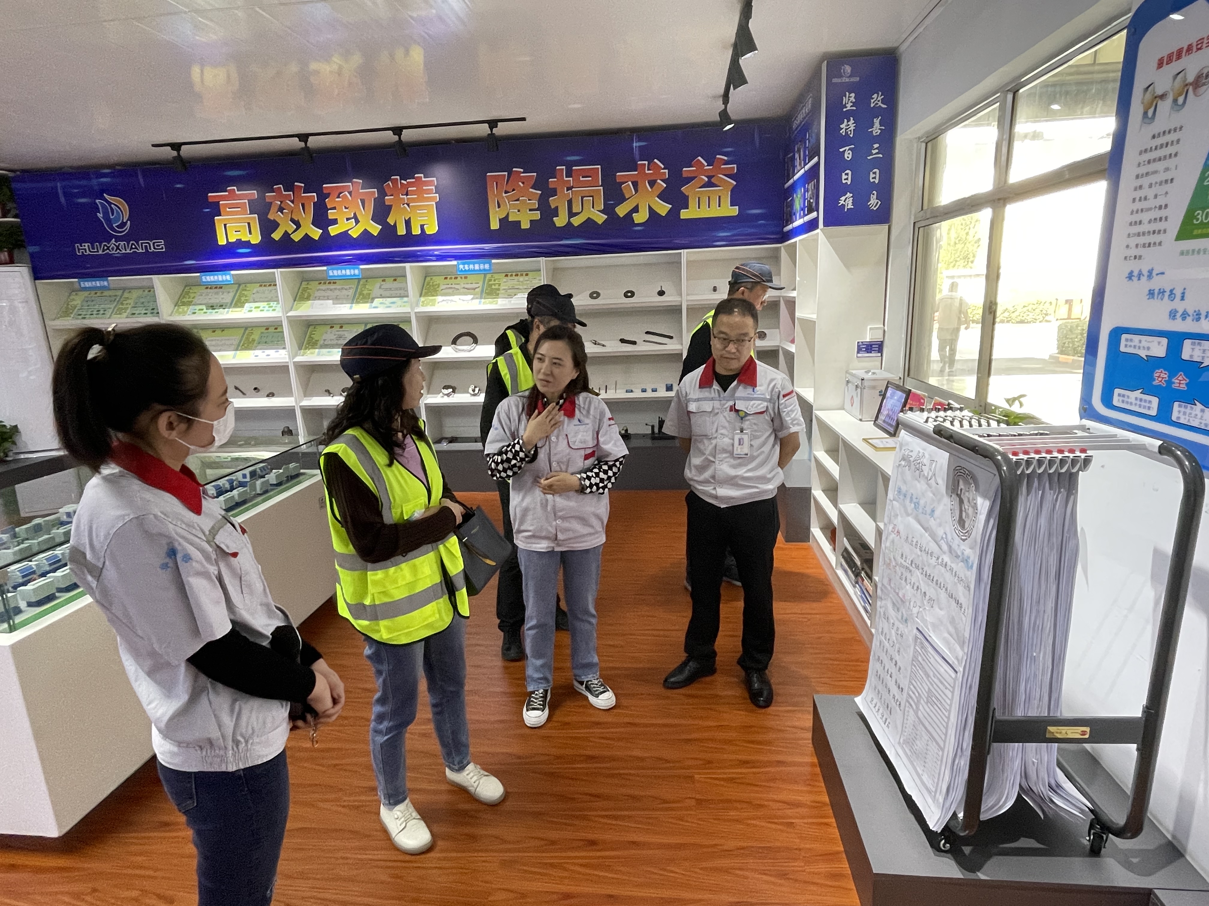 華北機電學(xué)校領(lǐng)導(dǎo)一行來我司調(diào)研參觀